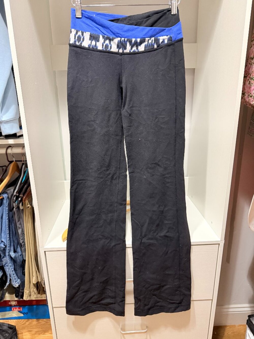 Lululemon Astro Pant - Black with Blue Ikat Crossover W - Size 4